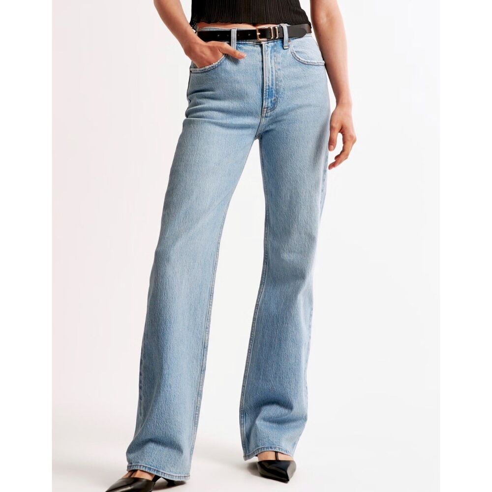 Abercrombie Women's High Rise 90's Relaxed Jean Light Wash 27